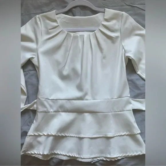 Beautiful white top - Picture 8 of 13